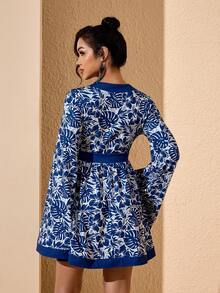 JIAN LASALA 热带印花低V领喇叭长袖女士迷你针织连衣裙，夏季度假风 - 藏蓝色 - 查看 2