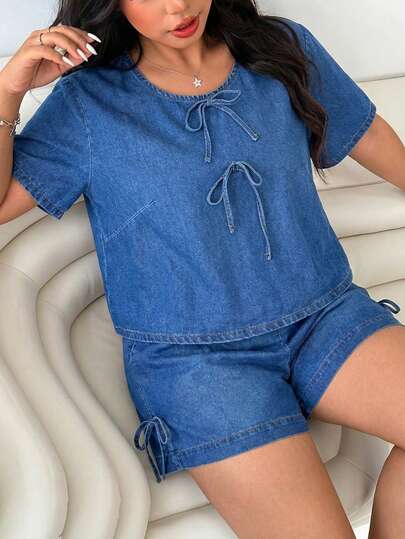 Solflare Conjunto de 2 piezas de top de manga corta con lazo y shorts vaqueros para mujer de talla grande, ideal para carnaval, vacaciones, graduación, estilo Y2K, fiesta, boda, elegante y casual. Conjunto de verano informal de top corto y shorts con cordón en denim lavado con detalle de lazo