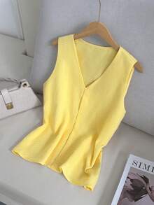 GlowEve 女士褶皱V领无袖修身休闲衬衫 - 彩色 - 查看 6