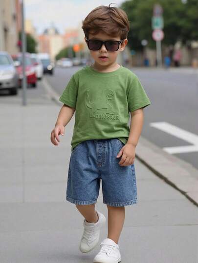 SHEIN 2件套儿童/青少年男童休闲百搭舒适圆领宽松短袖针织T恤和牛仔短裤套装，适合返校穿着