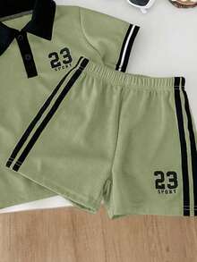SHEIN Streecool Kids Genkimix 男童数字印花休闲 Polo 衫 + 数字印花织带装饰休闲短裤两件套 - 綠色 - 查看 1