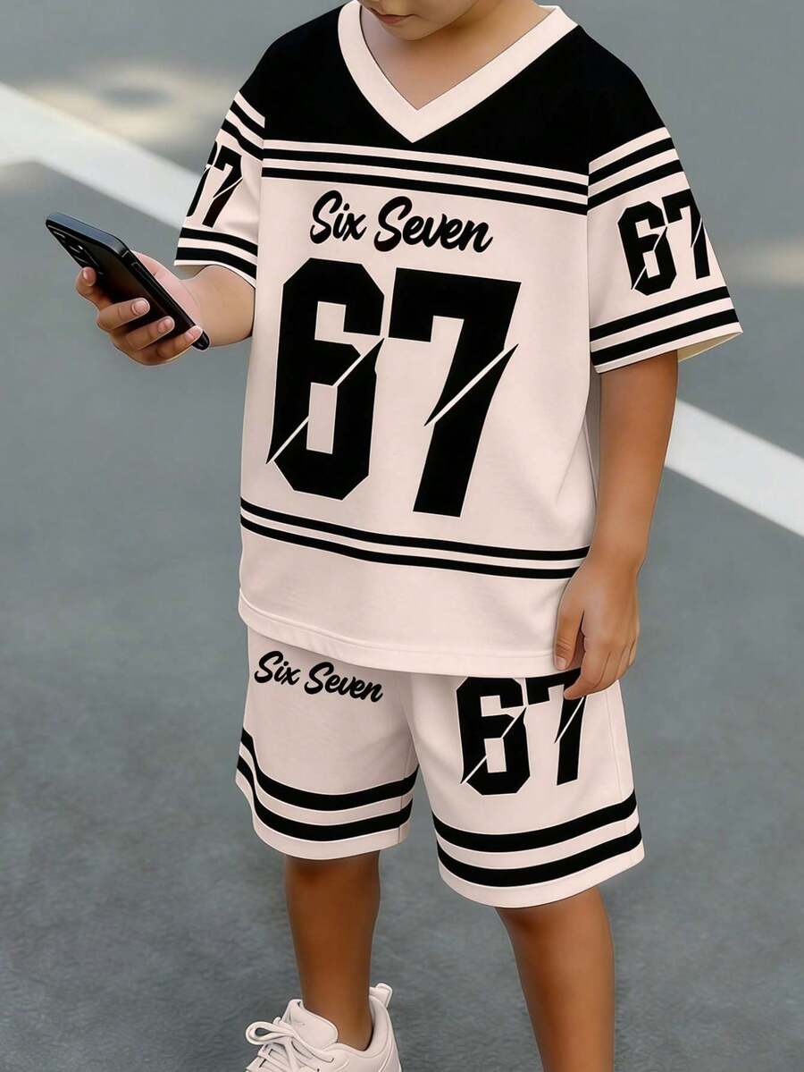 2件套幼儿男童休闲创意数字67条纹撞色字母印花V领短袖T恤和短裤套装，舒适百搭，适合春夏季日常穿着 - 彩色 - 查看 1