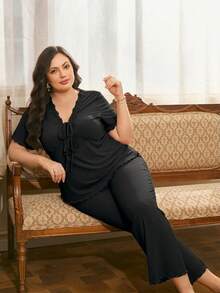 Côtesoire Conjunto de pijama informal de pantalones y blusa de punto elástico con cuello en V, abertura frontal con lazo, dobladillo con volantes y encaje negro, tela transpirable para mujer de talla grande - Negro - Ver 5