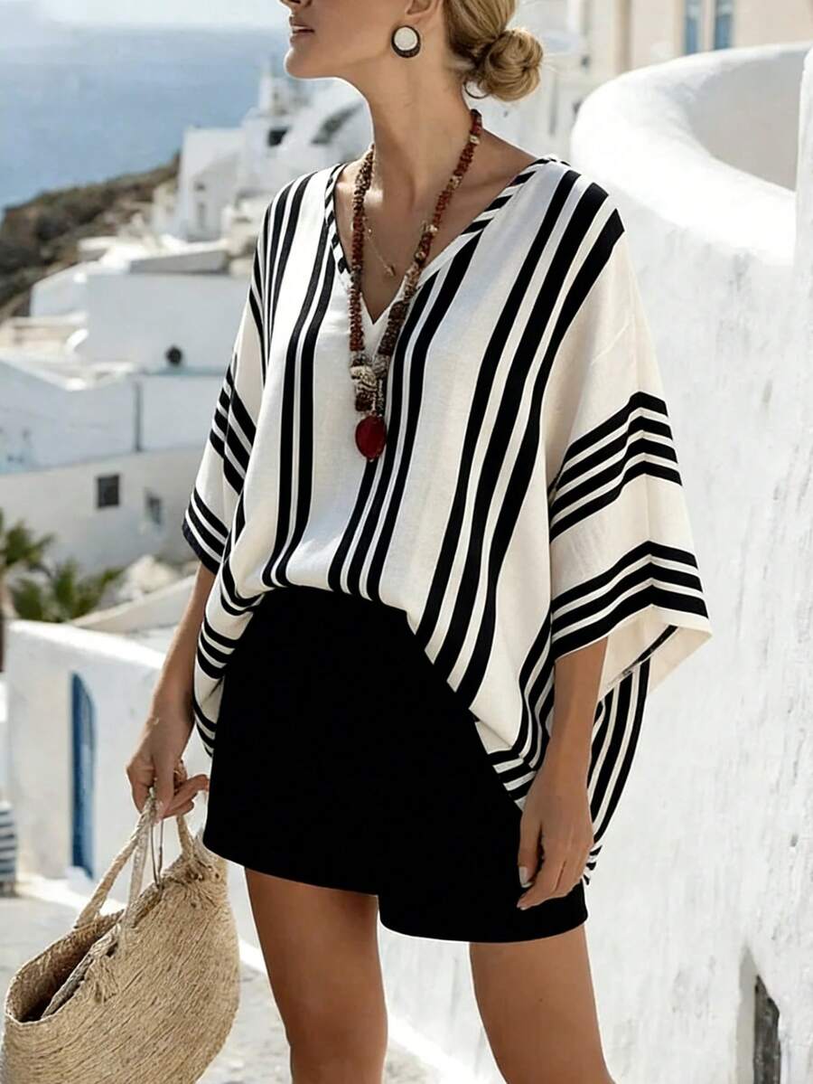 SHEIN Holidaya Bộ áo sơ mi tay ngắn vai rớt dáng rộng và quần short đen cho nữ mùa hè, trang phục mùa hè cho nữ, áo kiểu mùa hè cho nữ, đồ đi biển cho nữ, áo khoác ngoài cho nữ. - Đen và trắng - Xem 1