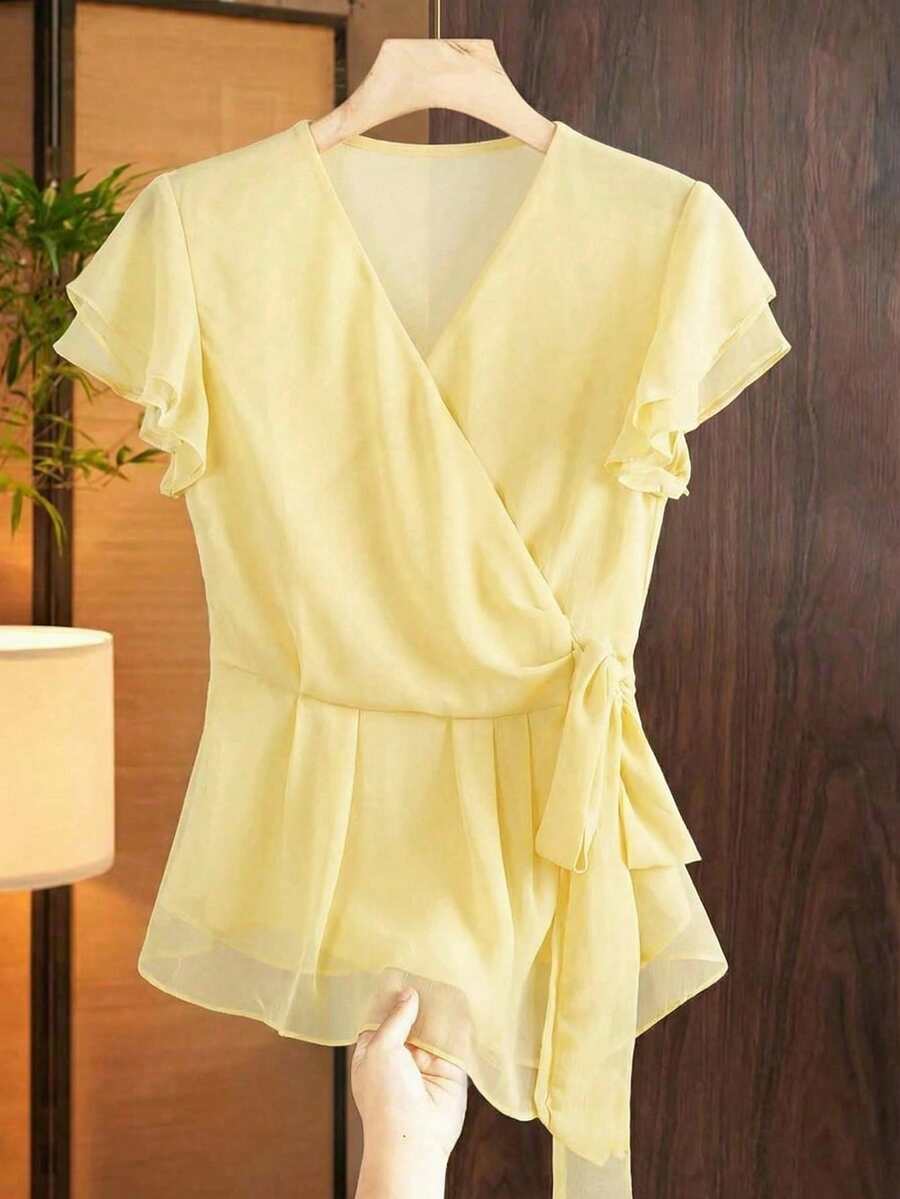 Franclia Áo kiểu chiffon cổ chữ V, dây mảnh, eo thon, viền bèo nhún, thích hợp cho nữ, kiểu dáng thường ngày thanh lịch, áo nữ mùa hè, trang phục mùa hè cho nữ, áo kiểu quấn màu vàng. - Màu vàng - Xem 1