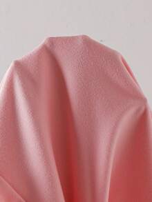 SHEIN Vintaside Kids 这款女童三件套吊带连衣裙，柔软舒适，简约清新，色彩缤纷，是夏季的理想之选。款式甜美俏皮，充满童趣。采用厚度适中的针织面料，A字鱼尾裙摆，饰以水果印花图案，荷叶边裙摆更添灵动可爱。适合日常外出、亲子活动、亲子装扮、居家休闲、参加派对和夏季花园聚会等各种场合。 - 彩色 - 查看 8