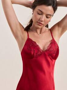 SilkySpell 对比色蕾丝开衩下摆缎面吊带睡衣 - 酒紅色 - 查看 7