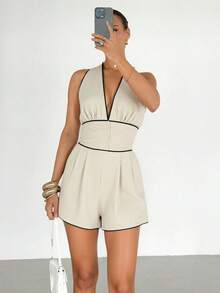 Siren Gaze Bộ jumpsuit ngắn không tay cổ chữ V dáng ôm bằng vải lanh mùa hè - Màu mơ đơn giản với viền đen tương phản, chi tiết cúc, eo thắt tôn dáng, một món đồ thiết yếu mùa hè giản dị và thanh lịch, jumpsuit hở lưng dành cho nữ, jumpsuit mùa hè cho nữ, kiểu dáng sang trọng. - Màu be - Xem 2