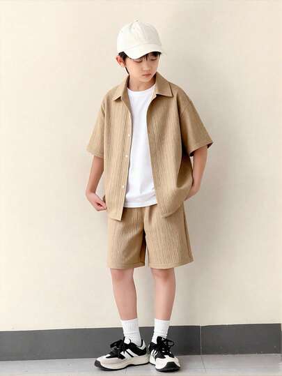 SHEIN Mirajuku 3pcs Young Boy Knitted Textured Vertical Striped Short Sleeve Shirt And Matching Casual Shorts Set, Blended Fabric, Skin-Friendly And Breathable. The Shirt Features Multi-Color Vertical Stripe Design With Small Collar And Short Sleeves; The Shorts Have Elastic Waistband. Casual And Holiday Style, Suitable For Daily Wear, Kindergarten, Beach And Other Occasions. Can Be Worn As A Set Or Separately, Creating A Sunny And Energetic Kids Outfit, A Fashionable Back-To-School Set.