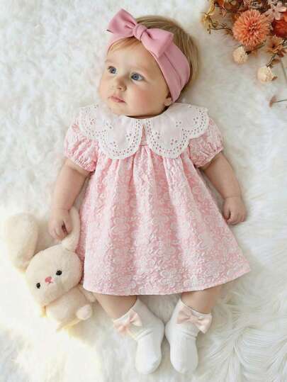 SHEIN Vintaside Kids 2026新款优雅纯色提花短袖荷叶领高腰A字公主裙，宽松版型，花卉蕾丝饰边，镂空褶皱面料，适合旅行、度假、派对、生日礼物、夏季穿着，面料柔软舒适。