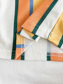 SHEIN Vintaside Kids 男婴夏季百搭休闲短袖简约上衣搭配时尚水洗牛仔短裤套装，适合日常穿着、家庭露营、外出就餐或购物。 - 彩色 - 查看 6