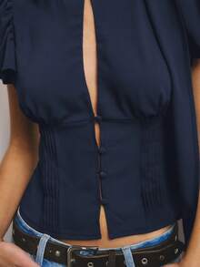Aralina Blusa estiva da donna leggera in tessuto intrecciato, con collo alto, dettaglio di sciarpa, bottoni frontali, maniche a petalo, silhouette aderente, adatta per uscire - Blu Navy - Visualizzare 5