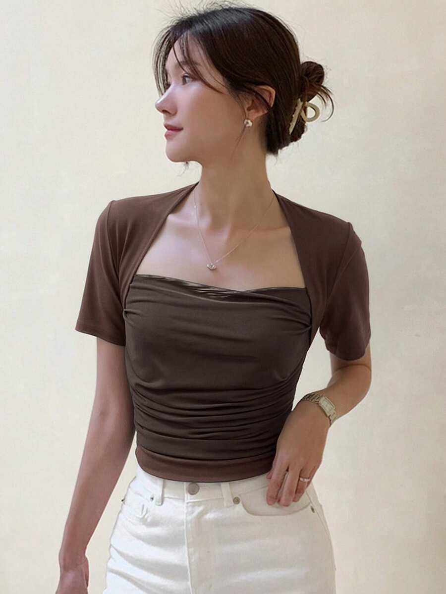 DAZY Camiseta de manga corta ajustada con parches de malla de unicolor para mujer, tops lindos para primavera/verano - Café integral - Ver 1