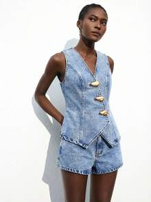 Maija Bộ đồ denim thường ngày dành cho nữ, gồm áo cổ chữ V cài kim loại và quần short. - Rửa nhẹ - Xem 6