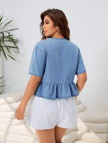 SHEIN EZwear Blusa de mezclilla con volantes y lazo, de estilo casual para tallas grandes en verano - Azul - Ver 2