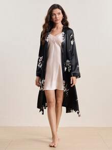 SHEIN 印花缎面腰带睡袍，奢华家居服，舒适优雅细节，秋冬佳选。 - 黑色 - 查看 7