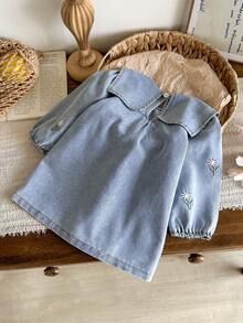 SHEIN Vintaside Kids 这款女童夏季时尚大领水洗牛仔连衣裙，适合购物、聚会、居家休闲、户外活动或度假，为您在夏季提供舒适时尚的外观。 - 淺色水洗藍 - 查看 2