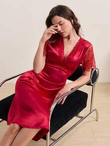 SilkySpell 对比色蕾丝缎睡衣 Luxeloungewear - 酒紅色 - 查看 1