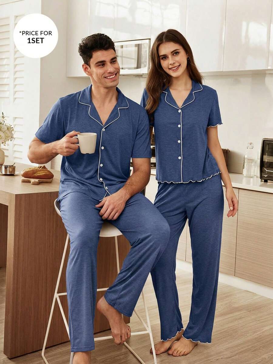 CoupledUp 藏蓝色领口白色滚边装饰柔软垂坠针织面料开襟短袖上衣和裤子,休闲情侣家居服/睡衣套装 - 藏蓝色 - 查看 1