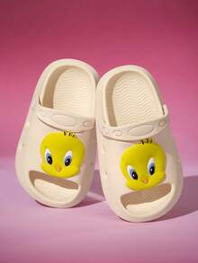 LOONEY TUNES X SHEIN Dép lê trẻ em hình chim Tweety hoạt hình dễ thương màu be nhạt, dành cho trẻ nhỏ và trẻ em, có độ bám tốt, nhanh khô, chất liệu EVA nhẹ và bền, thích hợp sử dụng trong nhà, phòng tắm, sân chơi, hồ bơi, bãi biển và ngoài trời. - Màu be - Xem 6