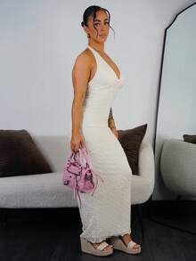 SAYEHFBABY Nouvelle robe maxi ajustée texturée avec taille resserrée et col en V romantique pour le printemps/l'été. Look élégant pour un rendez-vous galant - Nude - Voir 5