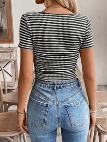 SHEIN Frenchy Camiseta básica simple de mujer con pliegues y contraste de colores a rayas - Blanco y Negro - Ver 2