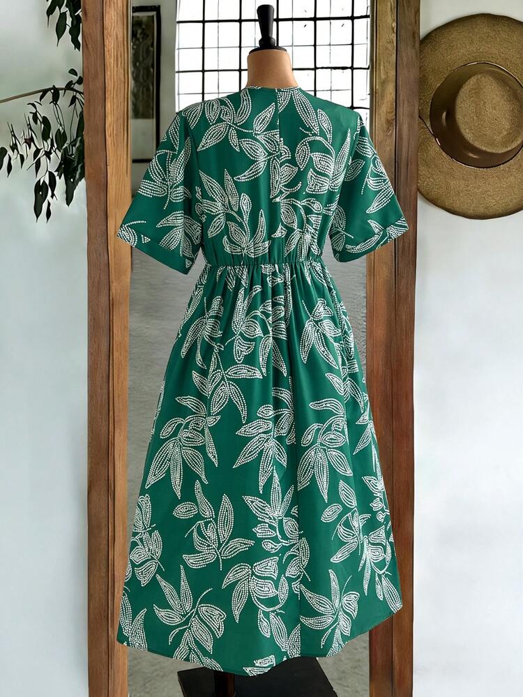 Plus Size Women V-Neck Allover Print Ruched Casual Party Dress, Suitable For Summer,Summer Outfits For Women,Green Dresses For Women ,Country Concert Outfit