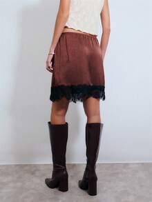 Nöista Minifalda de satén marrón con dobladillo de encaje negro y cintura elástica con un pequeño lazo. Para salir de noche, festivales, primavera, verano, mujer. - Marrón - Ver 2