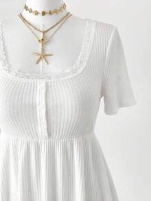 Sunspun 加大码方领拼接荷叶边纽扣腰A字短袖针织优雅复古休闲可爱度假女式T恤 - 白色 - 查看 3