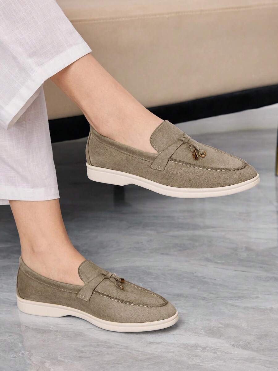 Sleekvia Ladies Round Toe Hand Sewn Daily Versatile Fashion Flat Shoes Suede High Vamp Pendant Commuter - Light Grey - View 1