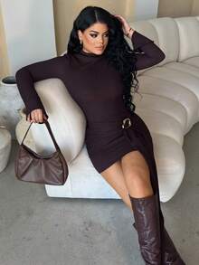 Dayanna Comas Vestido ceñido al Body con mangas abullonadas y cintura ceñida de estilo minimalista - Café - Ver 6