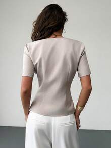RiviMae Camisa elegante de mujer con cuello de cisne, abotonadura sencilla y manga corta para uso diario - Albaricoque - Ver 2
