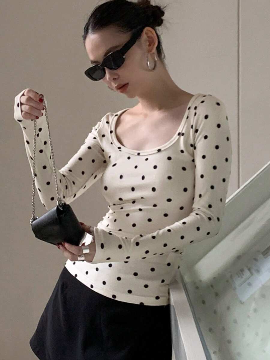 DAZY Áo thun cổ tròn chấm bi, mẫu mới về, kiểu dáng trẻ trung, dễ thương, ôm sát, tay dài dành cho các cô gái tuổi teen. - Màu be - Xem 1