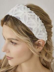 MOTF PREMIUM LACE WIDE-BRIMMED HEADBAND - Beige - View 1