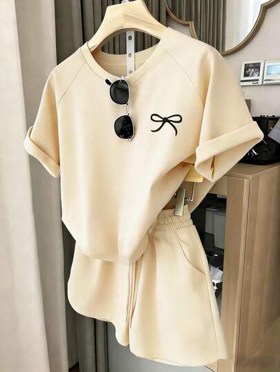 1 Set de Top de manga corta y shorts con decoración de lazo, de estilo minimalista, cómodo y de moda para niñas preadolescentes, adecuado para salidas de primavera/verano