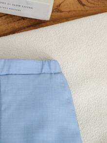 SHEIN 两件套男婴绅士西装，包含梭织背心和长裤，不含衬衫和配饰，适合生日派对、婚礼、舞台表演等场合，也可作为男婴服装、宝宝第一个母亲节服装、亲子装或母女装。 - 藍色 - 查看 7