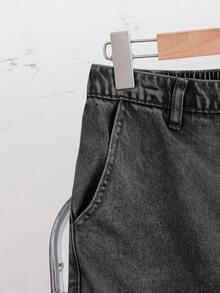 SHEIN 青少年男孩时尚休闲Y2K浅蓝色牛仔工装口袋宽松牛仔短裤，适合青少年男孩日常穿着，柔软舒适，也适合青少年男孩春夏穿着。 - 黑色 - 查看 4