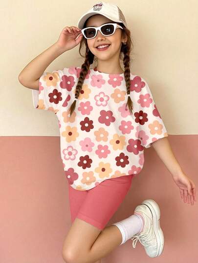 两件套少女休闲多巴胺粉色碎花宽松圆领短袖T恤和紧身骑行短裤套装，舒适柔软，适合春夏日常穿着、外出、度假、复活节等场合。