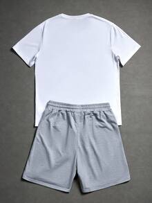 Manfinity Roghcode Ensemble décontracté homme avec t-shirt à manches courtes avec imprimé lettres et bordure contrastée, et short gris - Multicolore - Voir 2