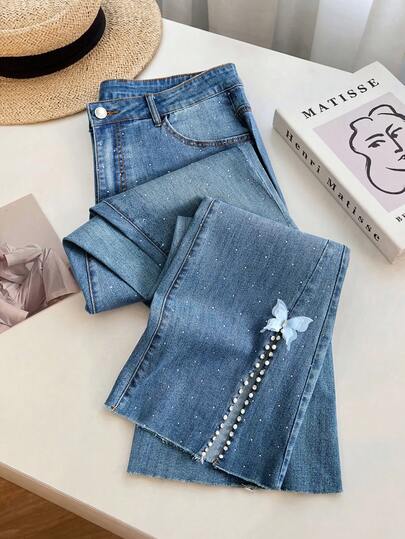 GlowEve CURVE Quần jeans nữ cỡ lớn kiểu dáng thường ngày, có túi, cúc và họa tiết bướm 3D.