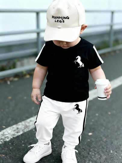 2pcs/Set Boys' Fashionable Digital Print Black Short Sleeve T-Shirt + White Pants Set, Horse Element Print, Casual Comfortable Versatile, Suitable For All Seasons