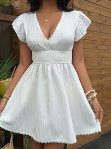 Sunnyshic 女士白色夏季短袖深V领性感高弹收腰撞色蕾丝设计优雅甜美浪漫沙滩度假迷你连衣裙 - 白色 - 查看 5