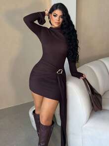 Dayanna Comas Vestido ceñido al Body con mangas abullonadas y cintura ceñida de estilo minimalista - Café - Ver 5