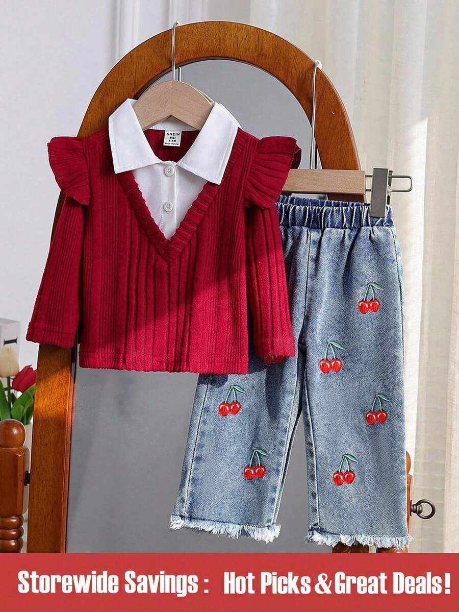 SHEIN Explorewe 2 件/套女婴 2 合 1 上衣和牛仔裤套装。上衣采用仿 2 件套设计,白色衬衫领和红色华夫格纹理针织面料,V 领和飘袖,时尚百搭,引人注目。牛仔裤采用草莓刺绣和流苏袖口,形成强烈对比。整体造型时尚、甜美、可爱。可爱、休闲、运动、清新的乡村风格,适合春夏户外玩耍、度假、日常穿着和旅行。 - 紅色 - 查看 1