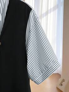 SHEIN Franclia 法式优雅黑白条纹Polo领短袖衬衫，柔软飘逸，百搭实用，适合日常通勤、工作、上学等各种场合，时尚清新，尽显女性柔美气质，经典百搭的黑白条纹，新款夏季女式衬衫 - 黑與白 - 查看 5