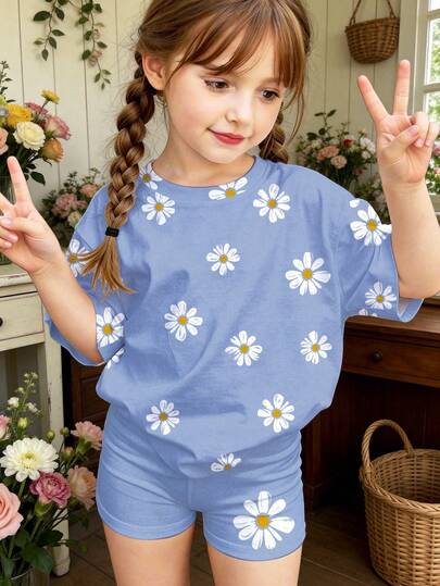 SHEIN 女婴休闲简约圆领宽松短袖T恤和修身骑行短裤套装，适合春夏穿着