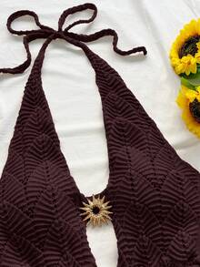 Soleia 女士钩编纹理V领无袖连体裤，饰有金属点缀，适合度假、下午茶、婚礼季、派对等场合。 - 咖啡棕 - 查看 3