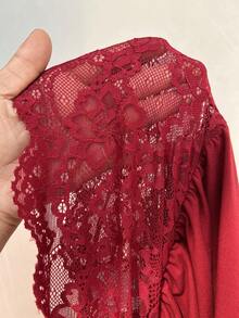 Rustia 蕾丝系带设计透视性感收腰短袖T恤，优雅夏季外出女装 - 酒紅色 - 查看 7