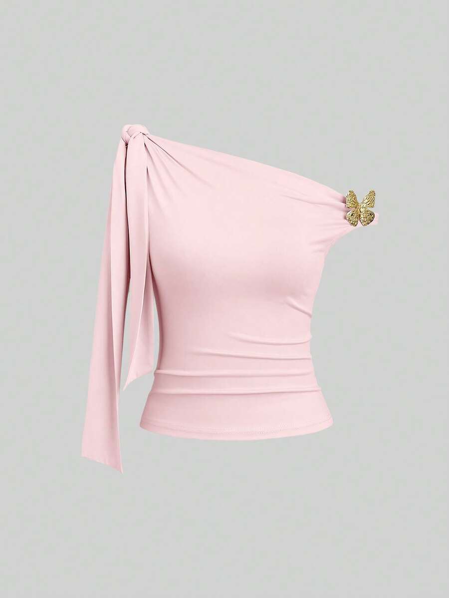 Sweetra Top casual ajustado de mujer de color liso con hombros fruncidos y decoración de mariposa de metal - Rosa Pálido - Ver 1