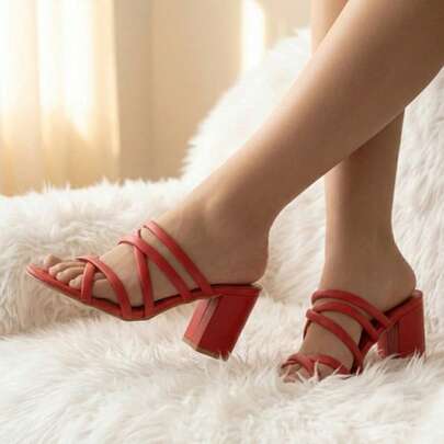 Sandalias blancas mujer, tacón ancho mujer, sandalias de tiras, zapatillas blancas, tacones cómodos mujer, zapatos verano mujer, calzado color blanco, sandalia de tacón grueso, zapato abierto femenino, mule de tacón, sandalia destalonada y zapatilla de tiras